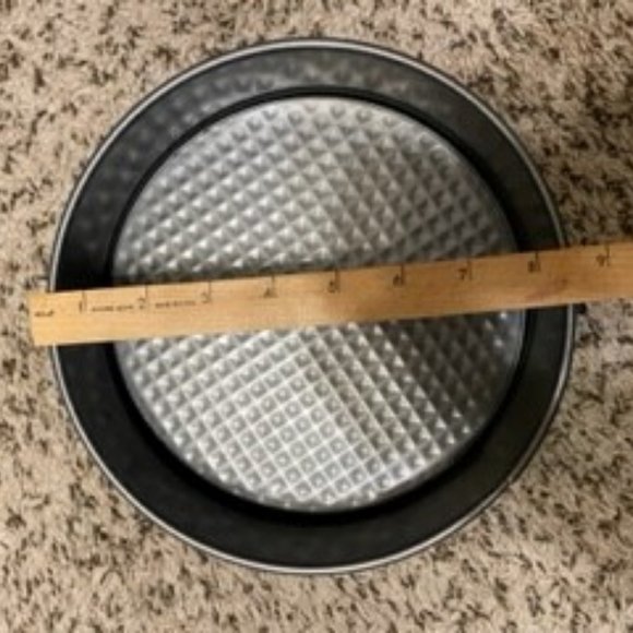 8" Wilton Springform Pan & 9” Springform Pan - Picture 1 of 4